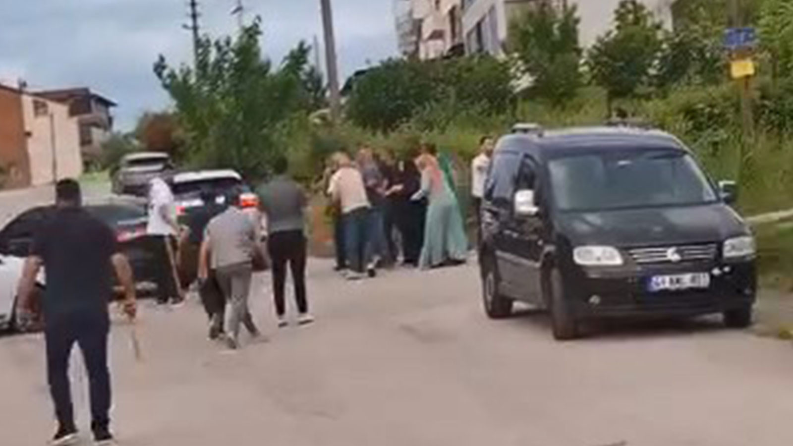 Kocaeli’de iki aile arasında silah, sopa ve taşlı kavga: 10 yaralı