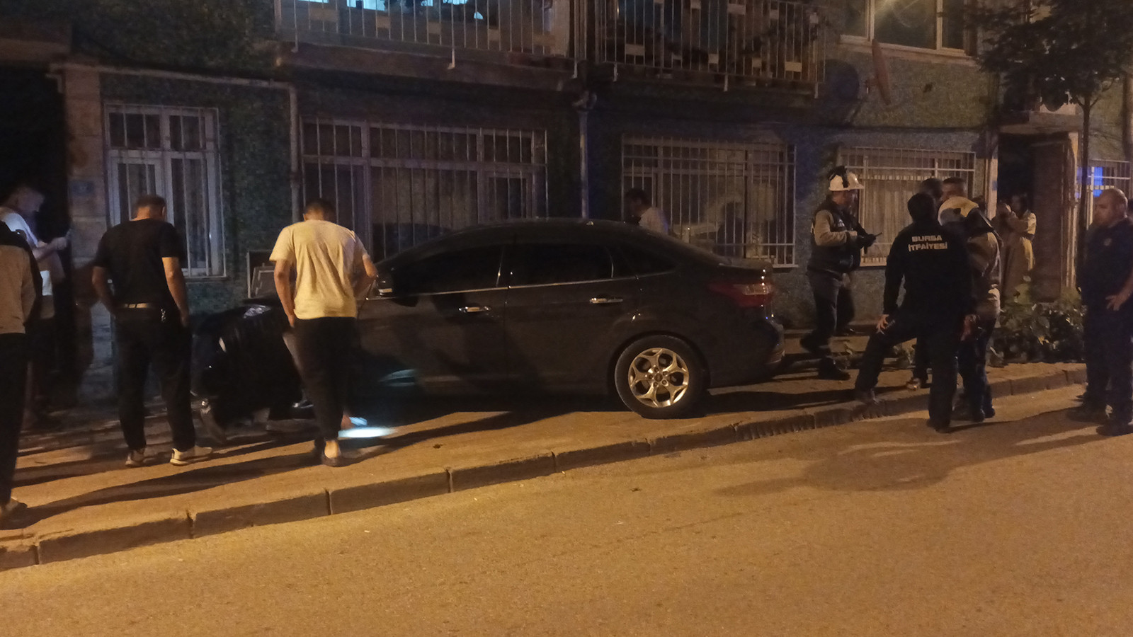 Gece yarısı korkutan kaza! Binalar tahliye edildi