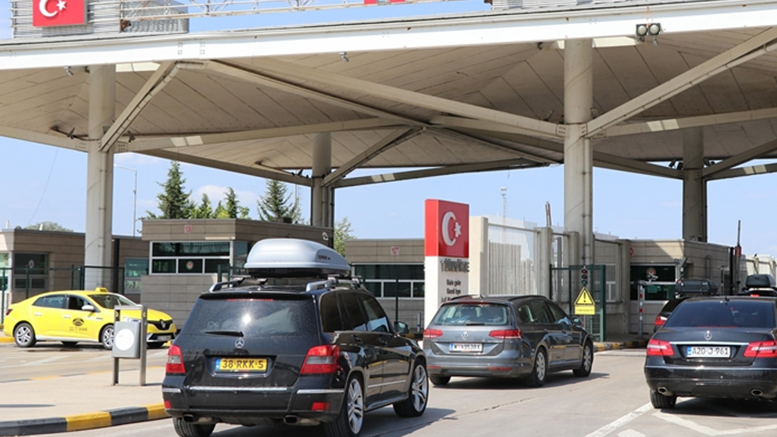 Bayramın son günü gümrük kapılarında rekor giriş