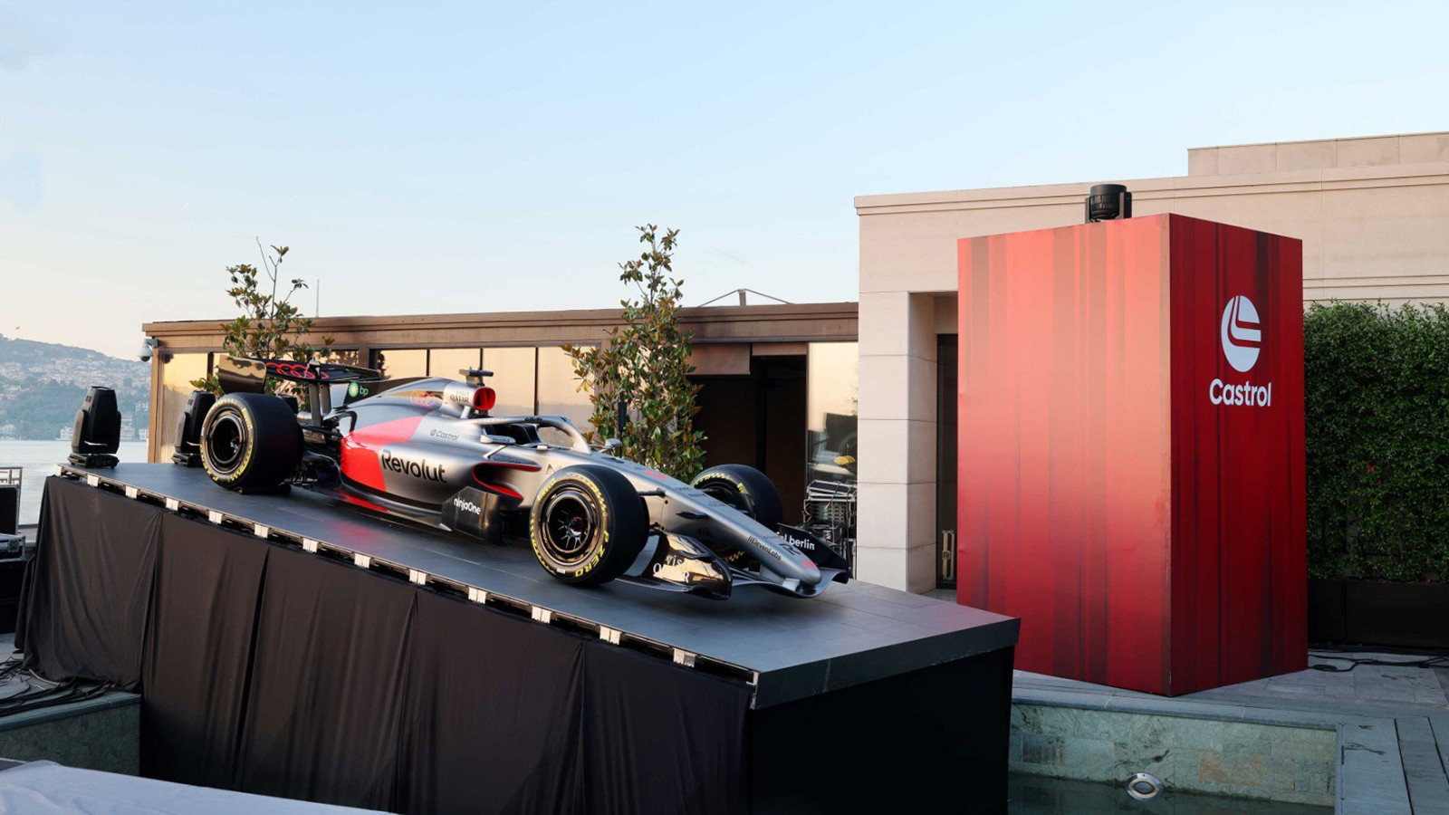 Audi'nin Formula 1'deki yeni aracı R26 Showcar İstanbul'da