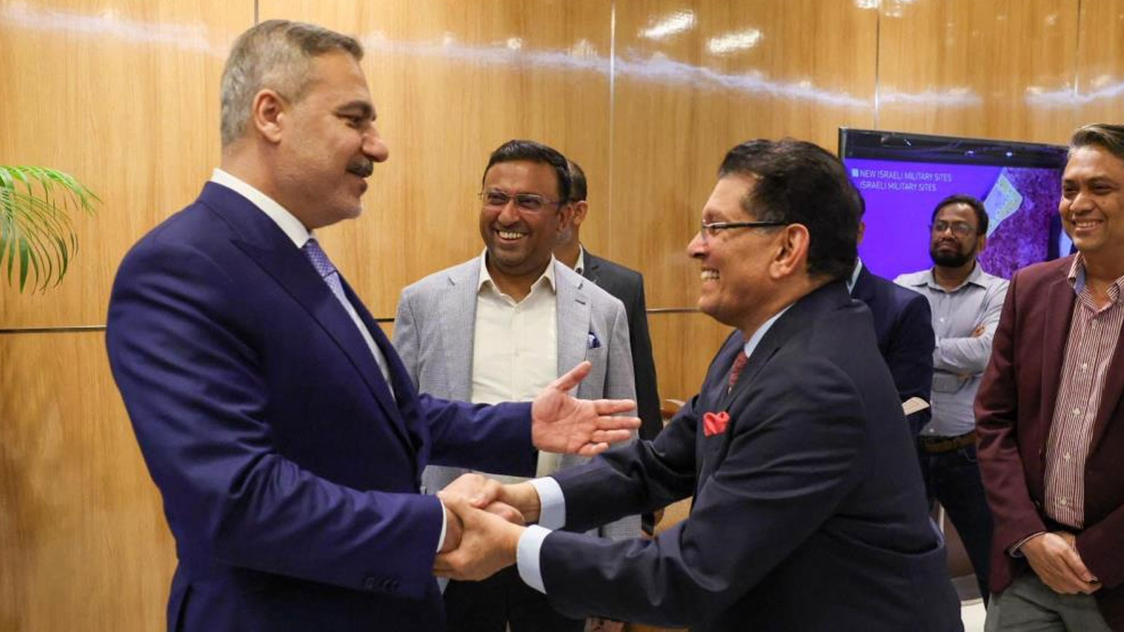 Bakan Fidan, Bangladeş'te Dışişleri Bakanı Rahman ile Görüştü