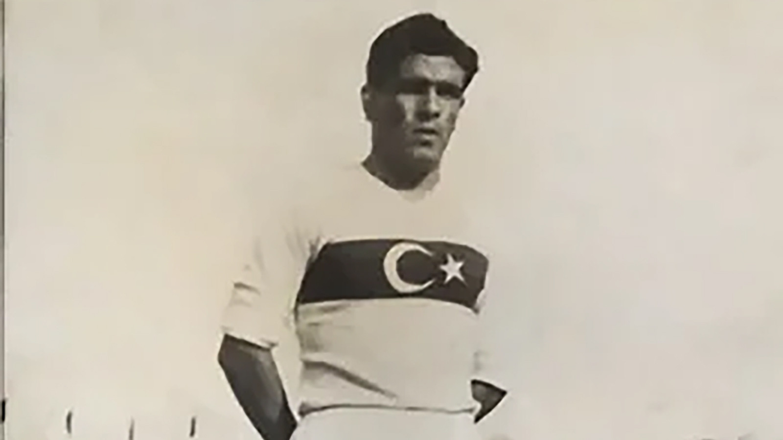 Eski milli futbolcu Ayhan Hançer hayatını kaybetti