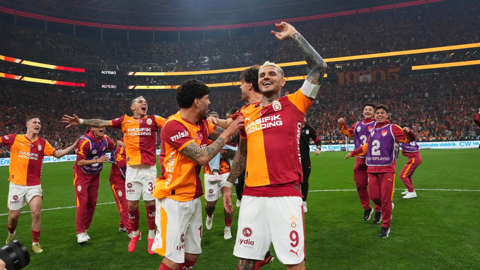 Mauro Icardi İstanbul'dan 25 Valizle Ayrıldı