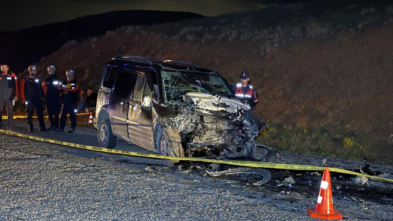 Sivas'ta Korkunç Trafik Kazası: 3 Kişi Hayatını Kaybetti