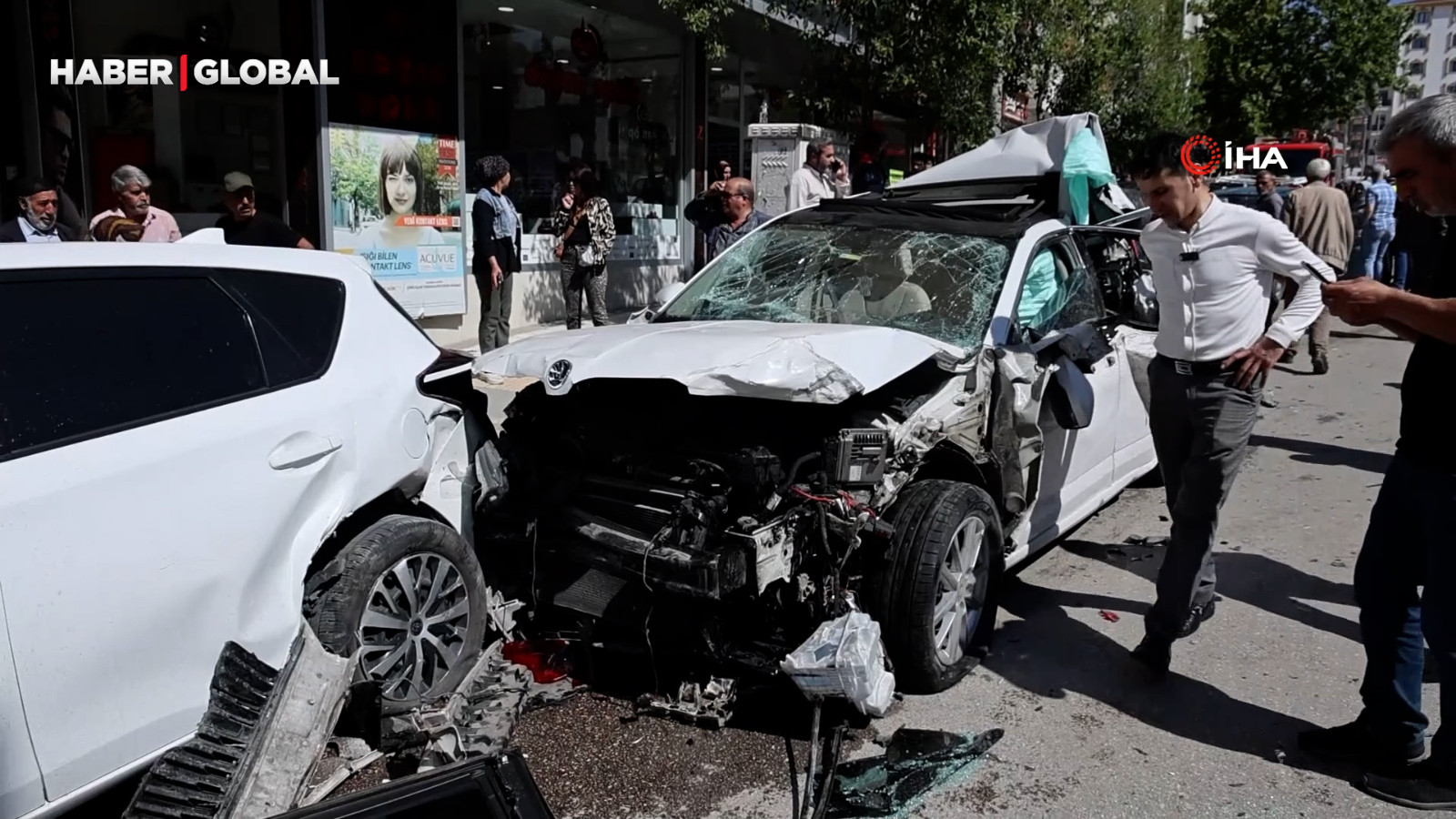 Elazığ’da Freni Patlayan Kamyon Dehşet Saçtı: 10 Araç Hasar Gördü, 5 Kişi Yaralandı