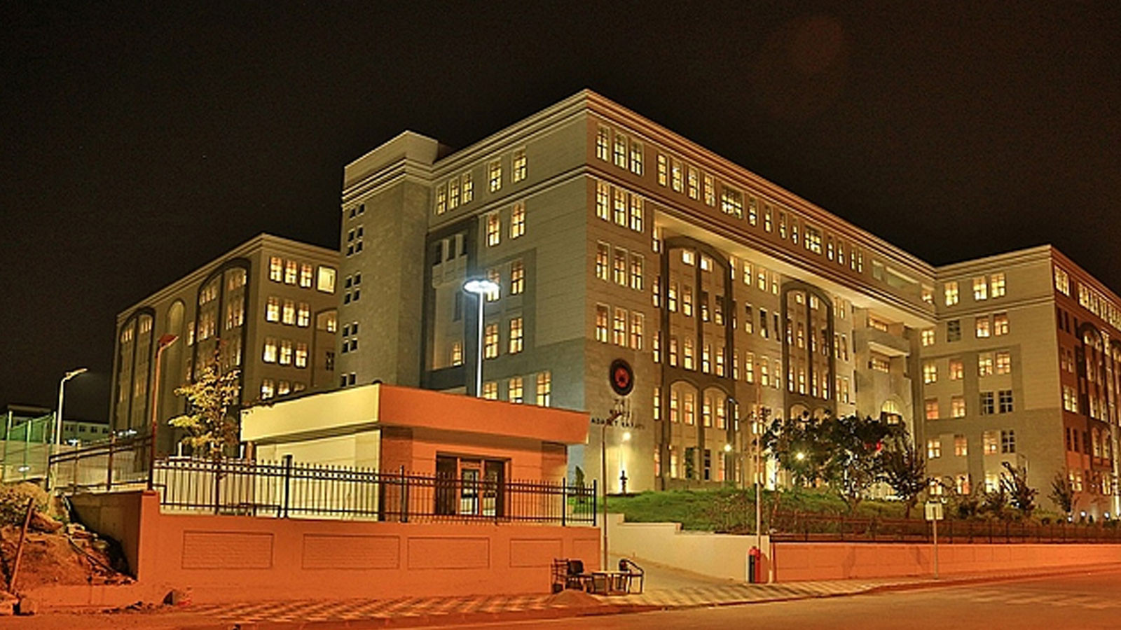 Adliye Çalışanı Sosyal Medya Paylaşımı Nedeniyle Soruşturuluyor