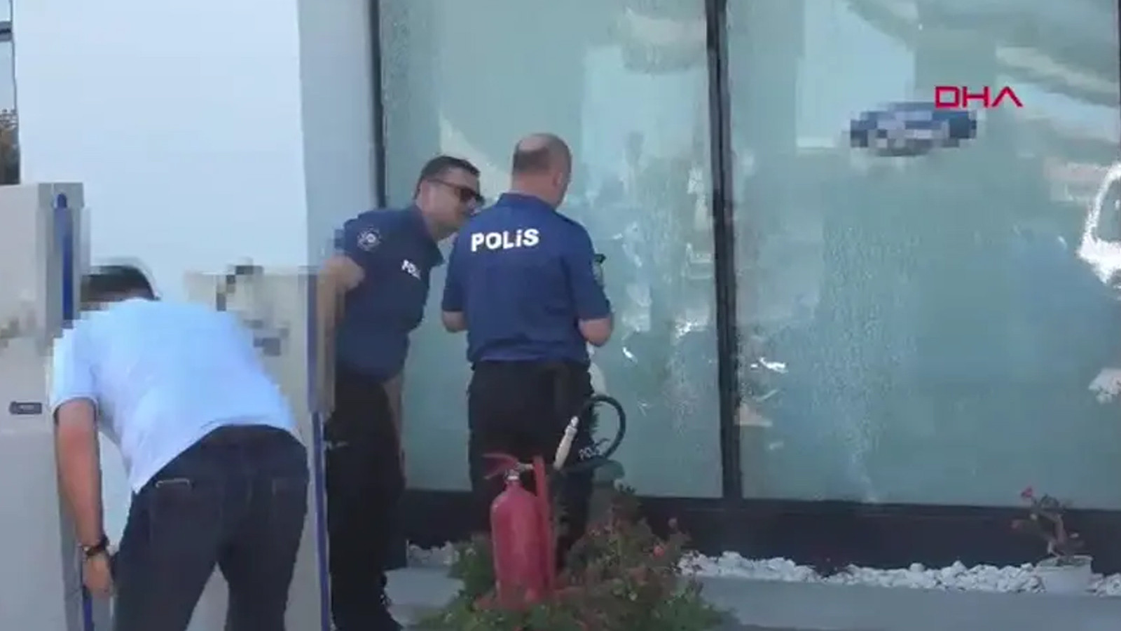İstanbul'dan sonra Antalya'da da Otokoç galerisine silahlı s