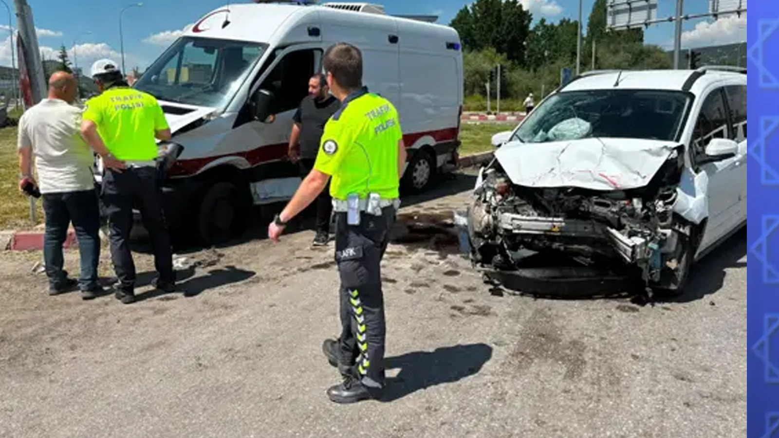 Kütahya'da ambulans hafif ticari araçla çarpıştı: Çok sayıda