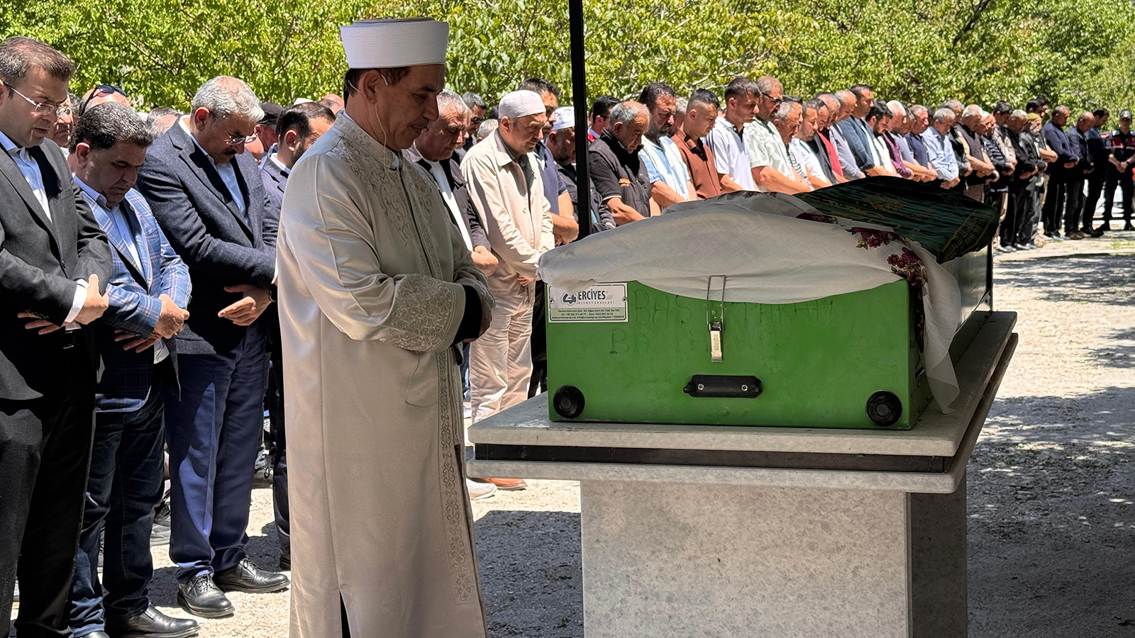 Niğde'de selde ölen kadın toprağa verildi