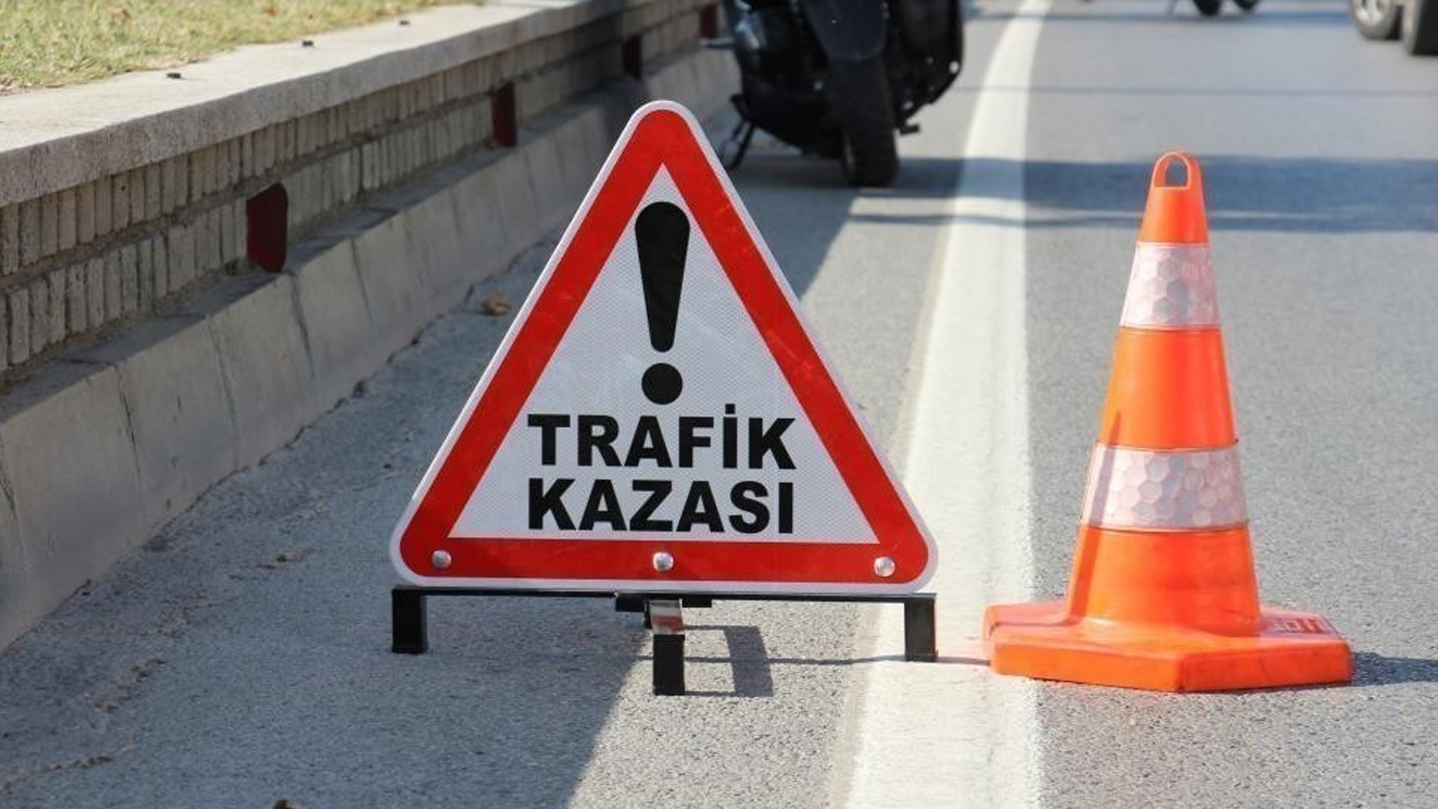 Van'da otomobiller çarpıştı: 4 can kaybı