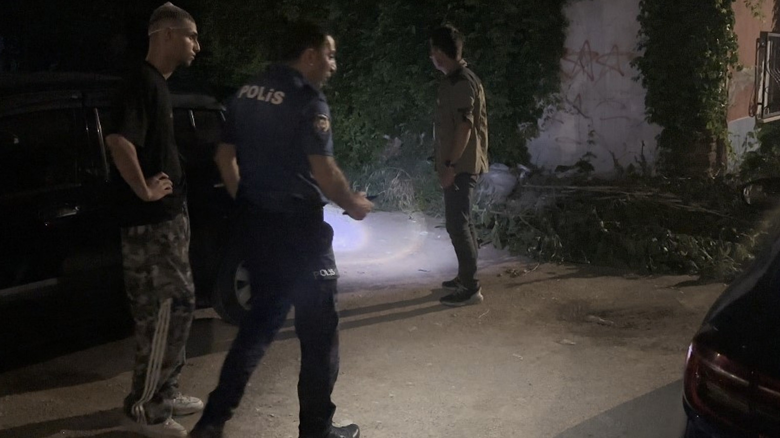 Parktaki gençlere pompalı tüfekli saldırı: Saldırganlar yaka