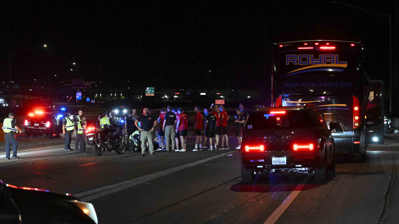 A Milli Takım'a eşlik eden motosikletli polis kaza