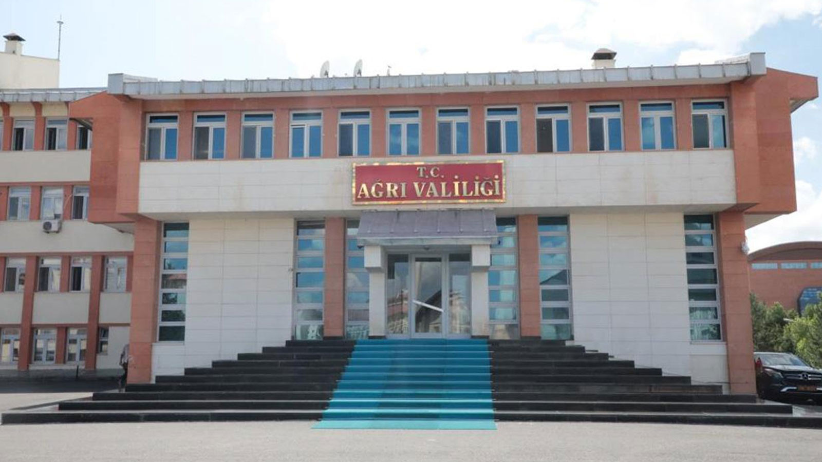 Ağrı Valiliğinden hayatını kaybeden öğretmenle ilgili açıkla
