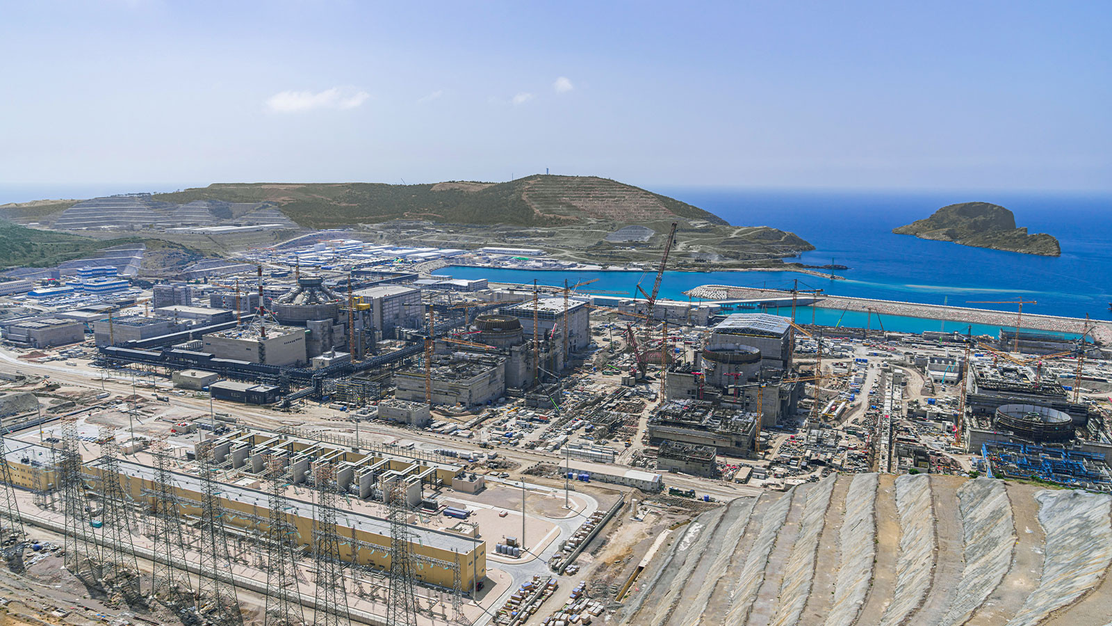 Akkuyu NGS'nin 1. güç ünitesine temsili nükleer yakıt yüklen