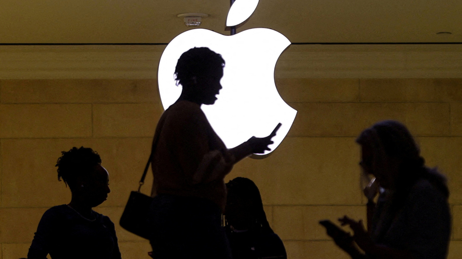 Apple, yeni yapay zekâ aracını AB kurallarıyla uyu