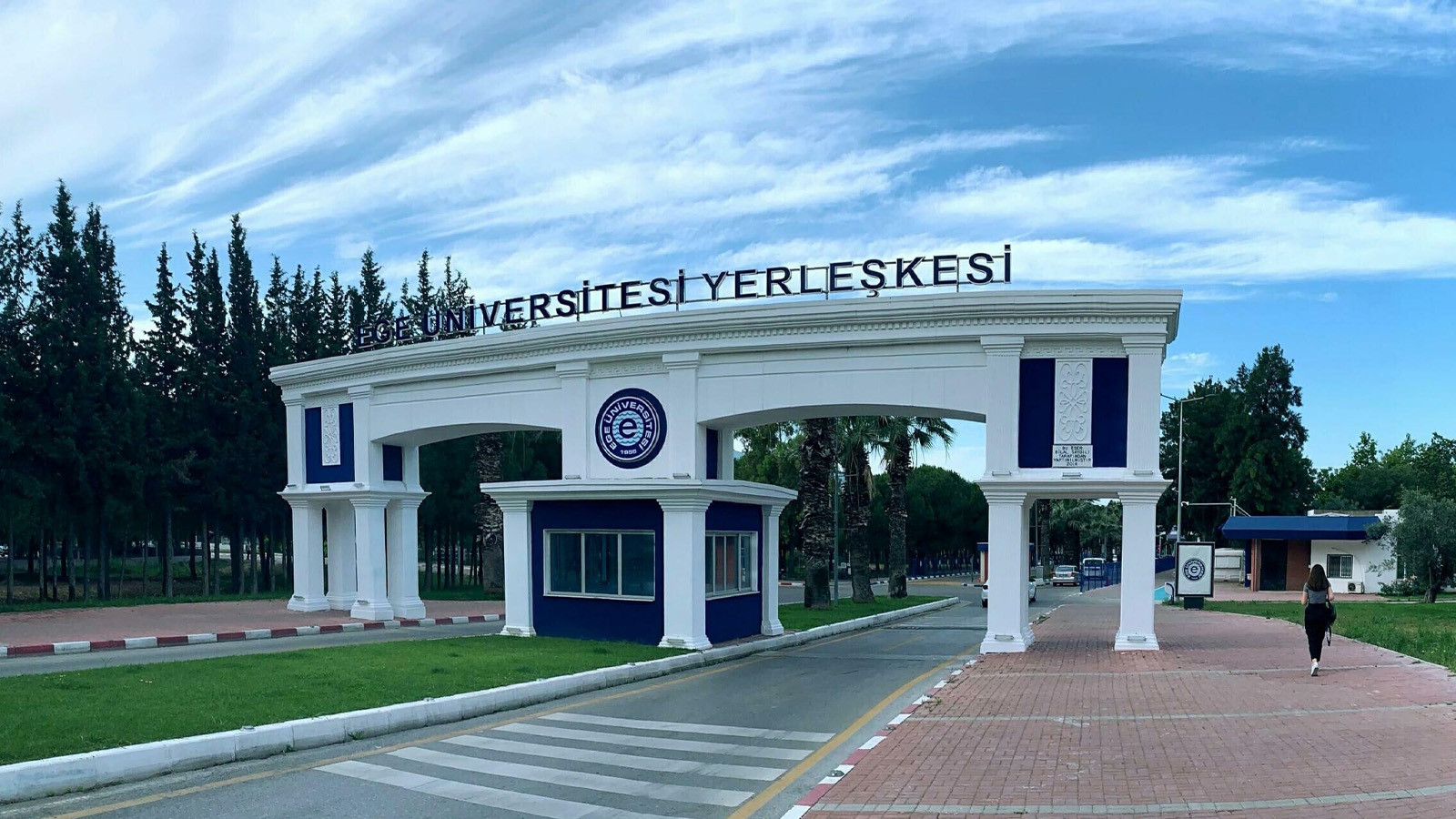 Ege Üniversitesi'ne yolsuzluk operasyonu: 45 şüpheli hakkınd