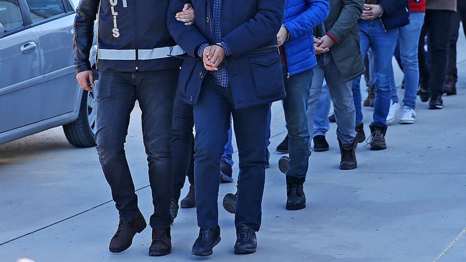 İzmir'de FETÖ soruşturması: 78 şüpheli hakkında gözaltı kara