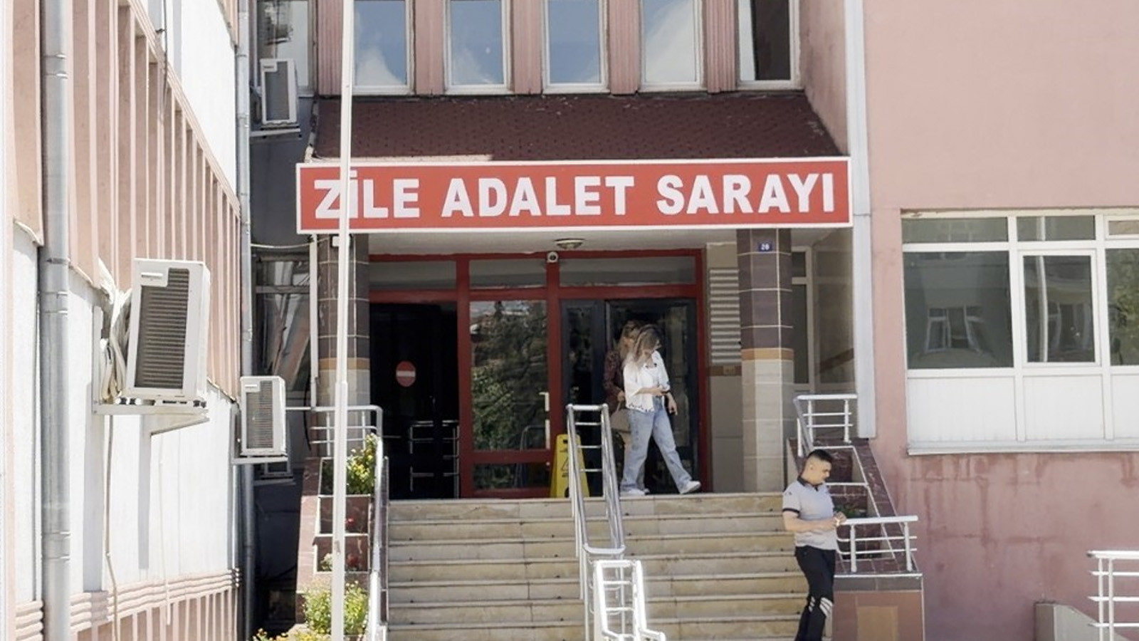 Tokat'ta genç kadın evinde ölü bulundu: Annesi ve kardeşleri