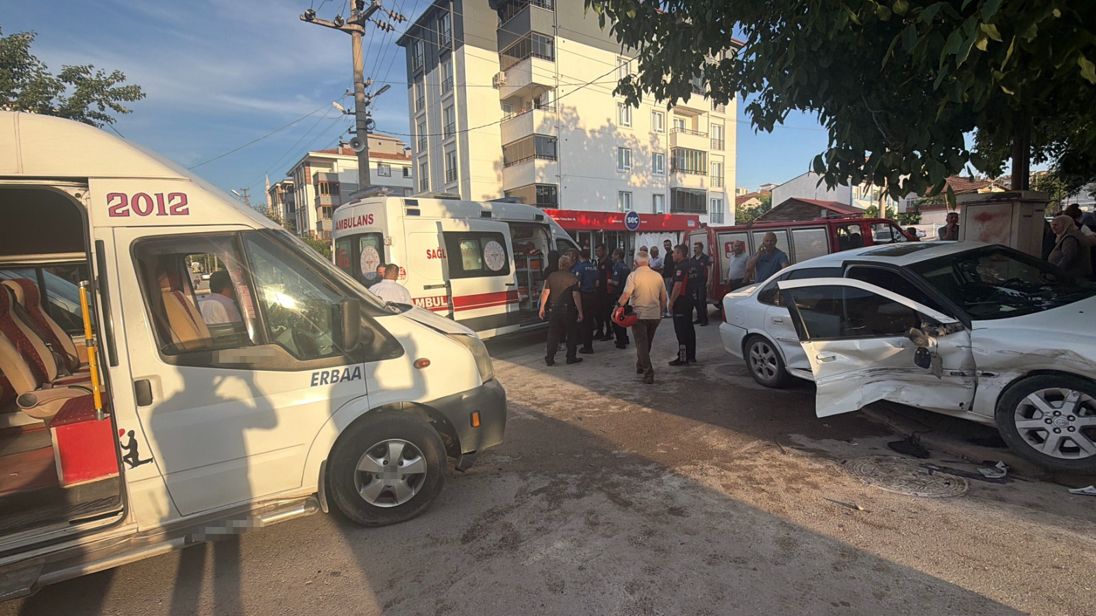 Tokat'ta İşçi Servisi ve Otomobil Çarpıştı: Yaralılar Var