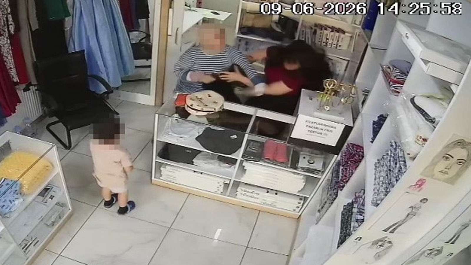 250 TL yerine 100 TL vermek isteyen kadın, terzini