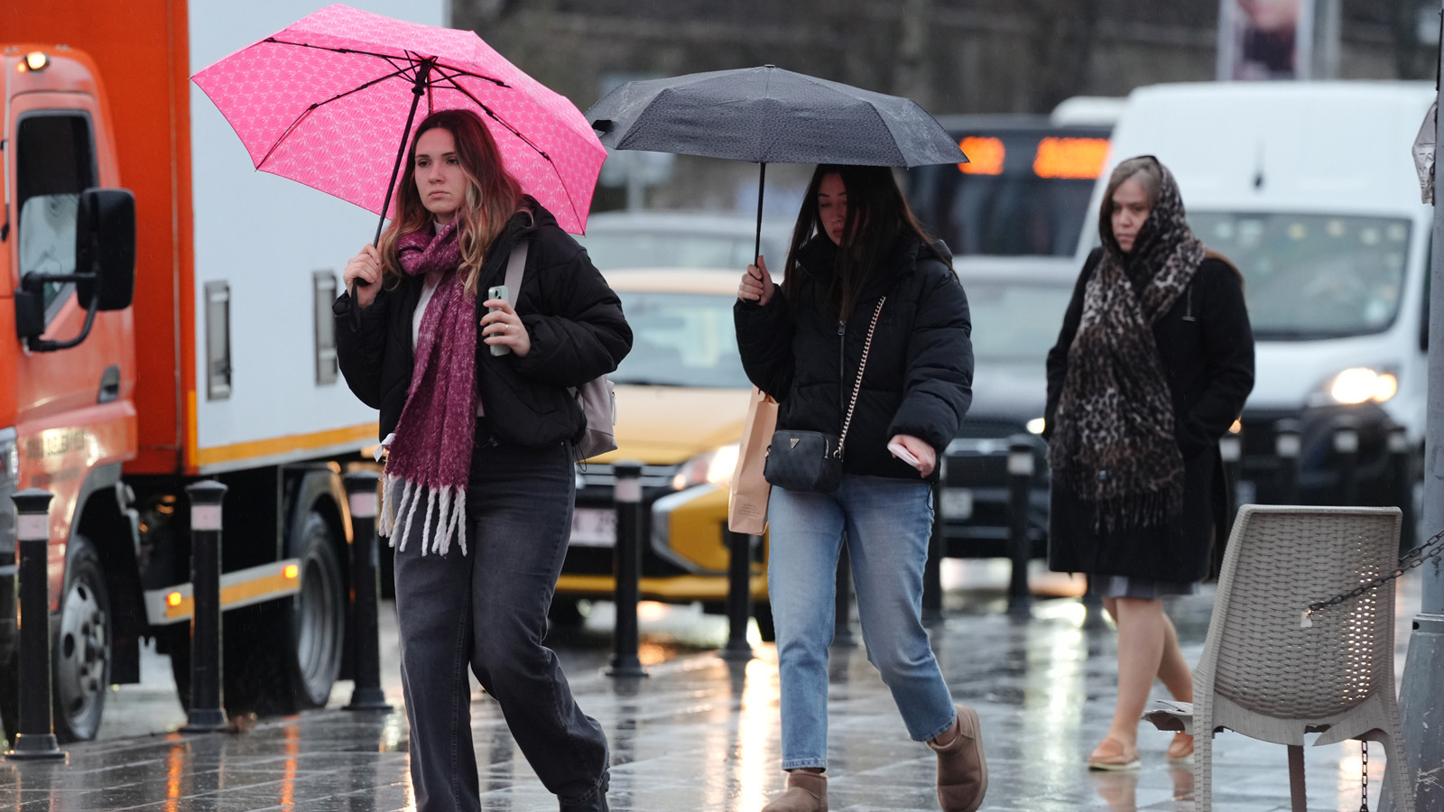 AKOM’dan İstanbul’a çifte uyarı: Önce poyraz, ardından gök gürültülü sağanak geliyor