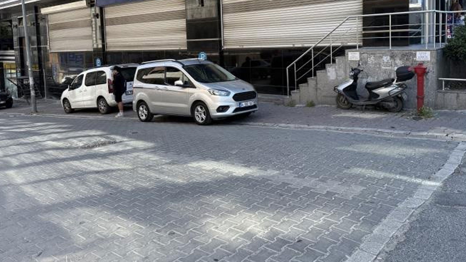 Esenyurt'ta banka şubesine silahlı saldırıda bulun