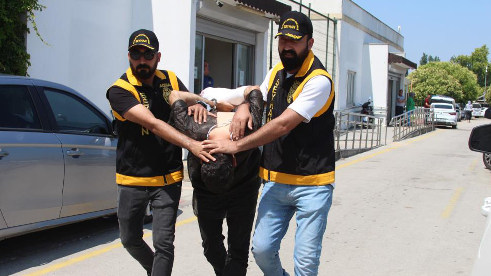 Genç kadını evinin önünde bıçakladı: "Görünce heyecanlandım,