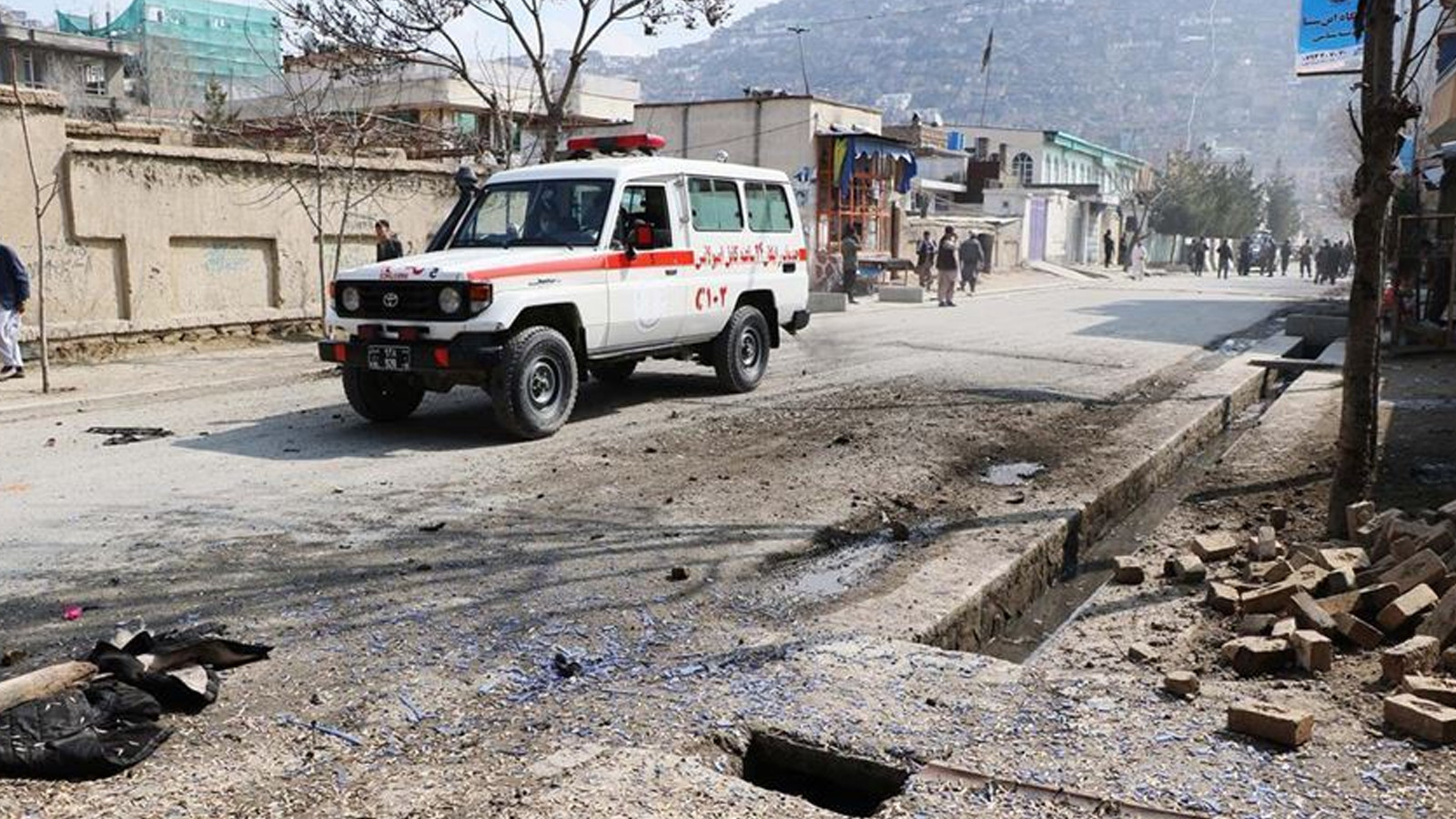 Pakistan'ın Afganistan'a hava saldırılarında 13 kişi öldü