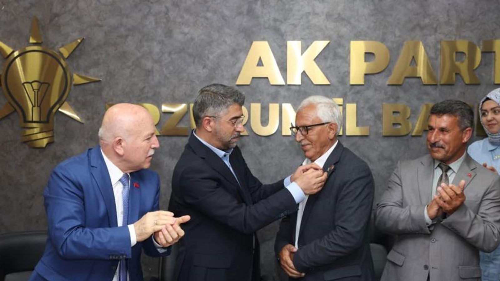 CHP’li meclis üyesi istifa ederek AK Parti’ye geçti
