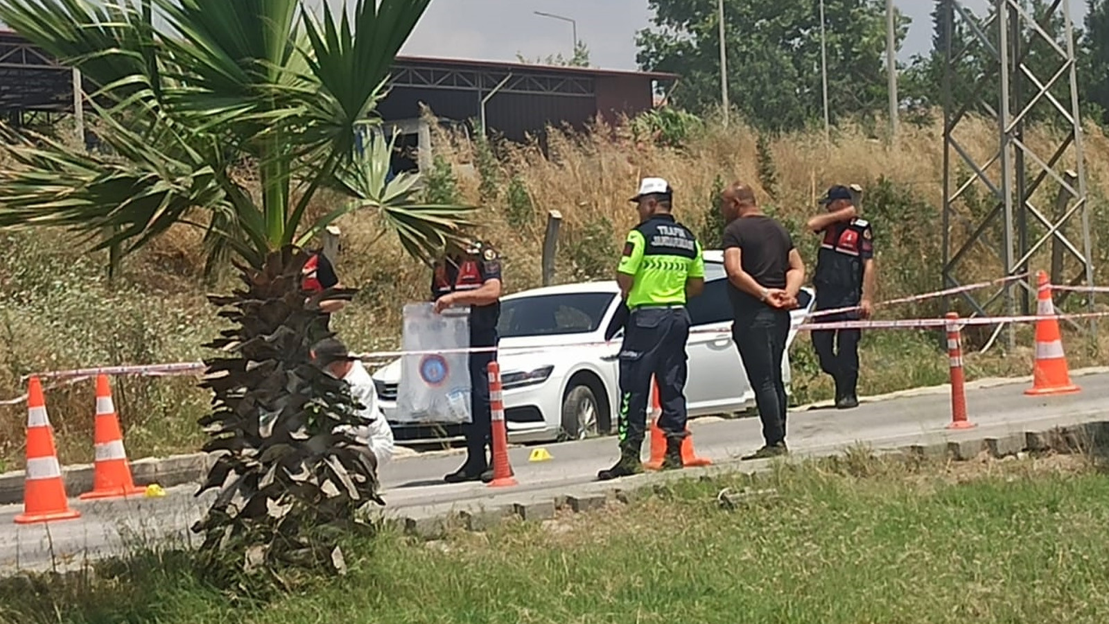 Osmaniye'de cezaevi önünde silahlı saldırı: Yaralılar var