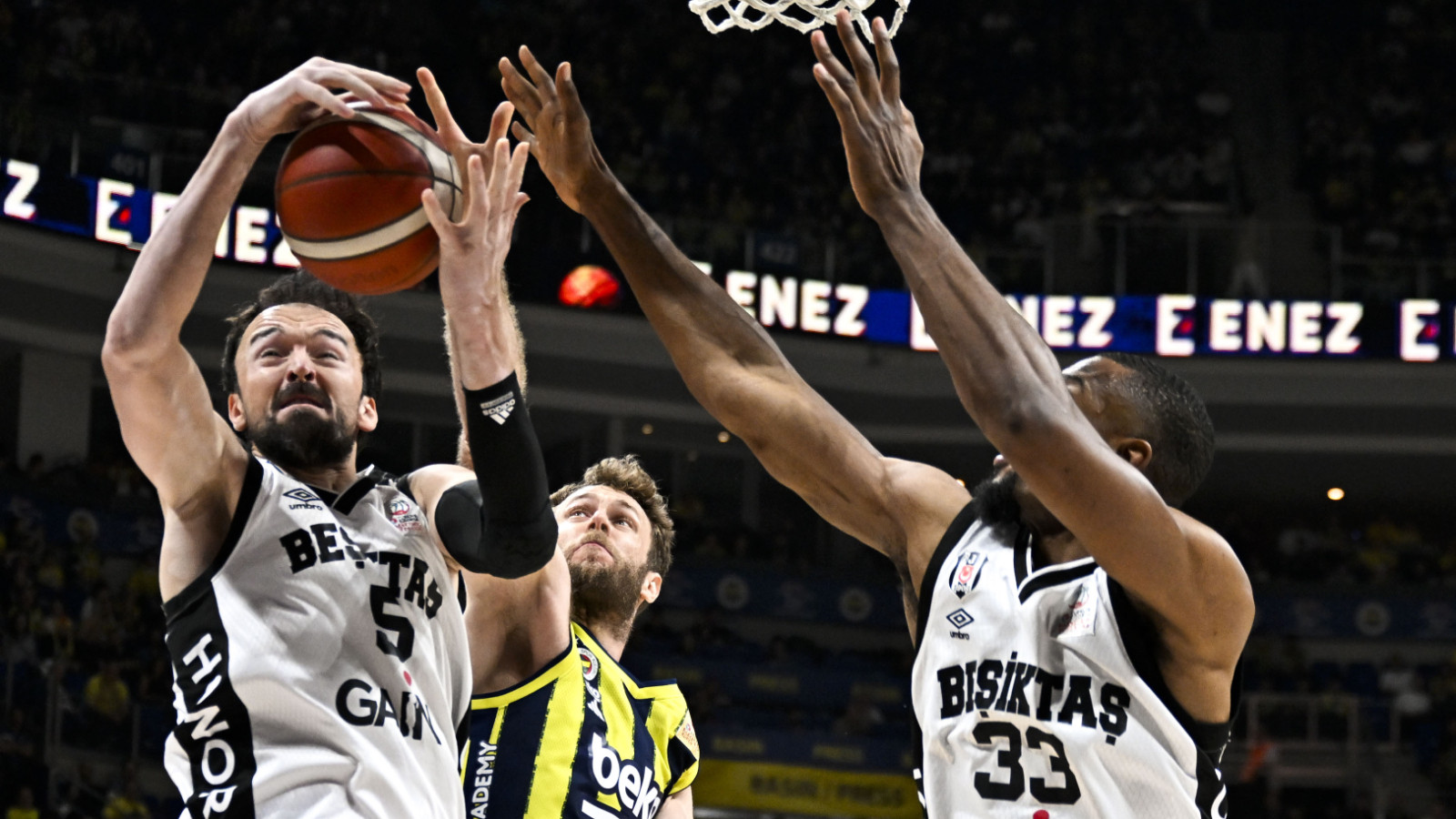 Beşiktaş, Fenerbahçe Beko Karşısında İlk Maçta Galip Geldi