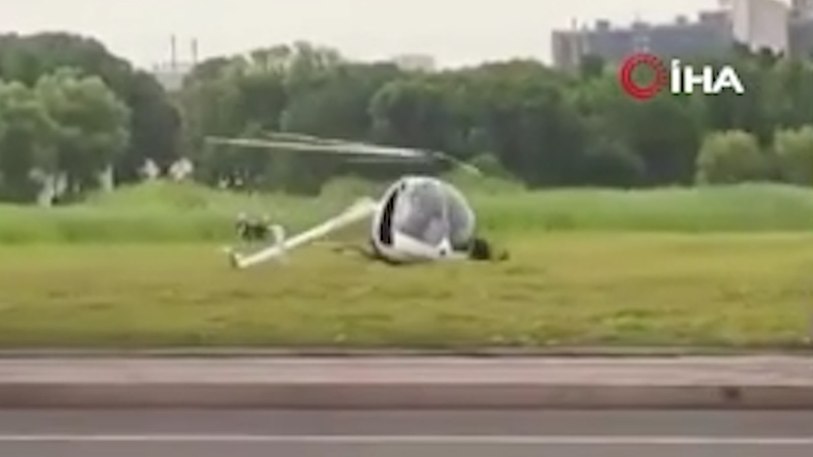 Çin'de acil iniş yapan helikopter kontrolden çıktı: 2 yaralı