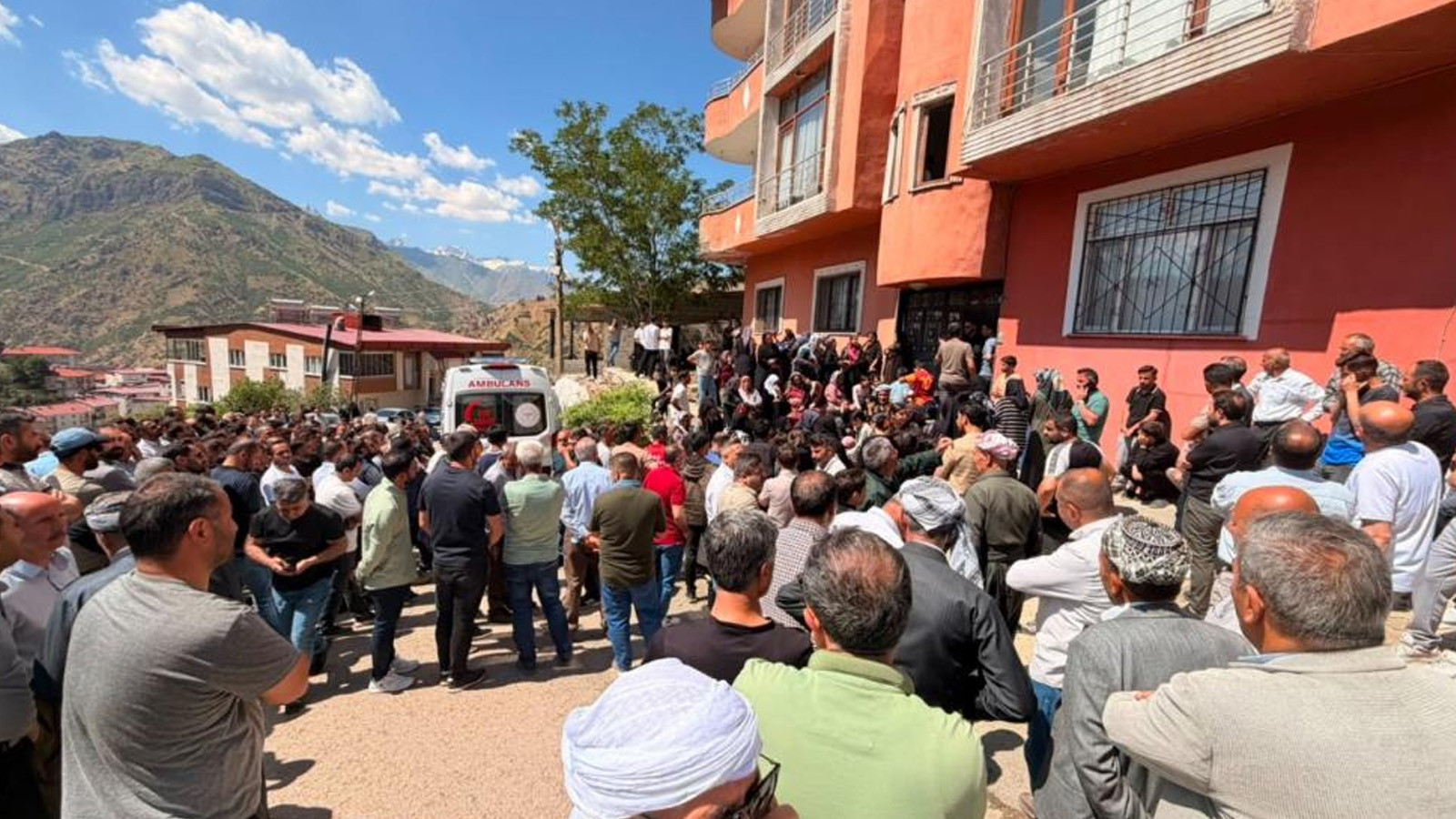 Hakkari'de uzman çavuş katliam yaptı: 4 kişiyi öldürüp intihar girişiminde bulundu