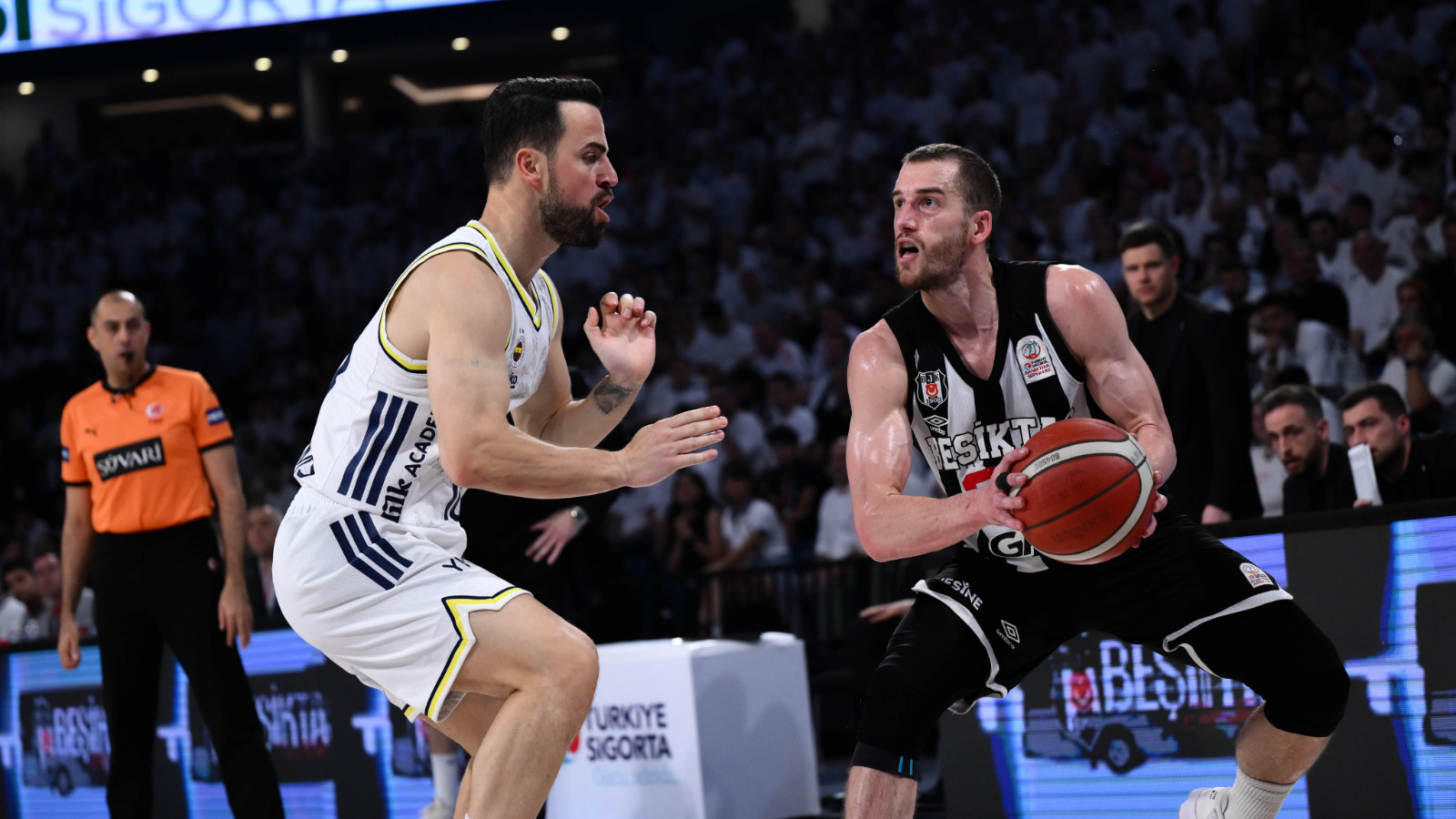 Fenerbahçe Beko, Beşiktaş'a Karşı Seride Üstünlük Sağladı