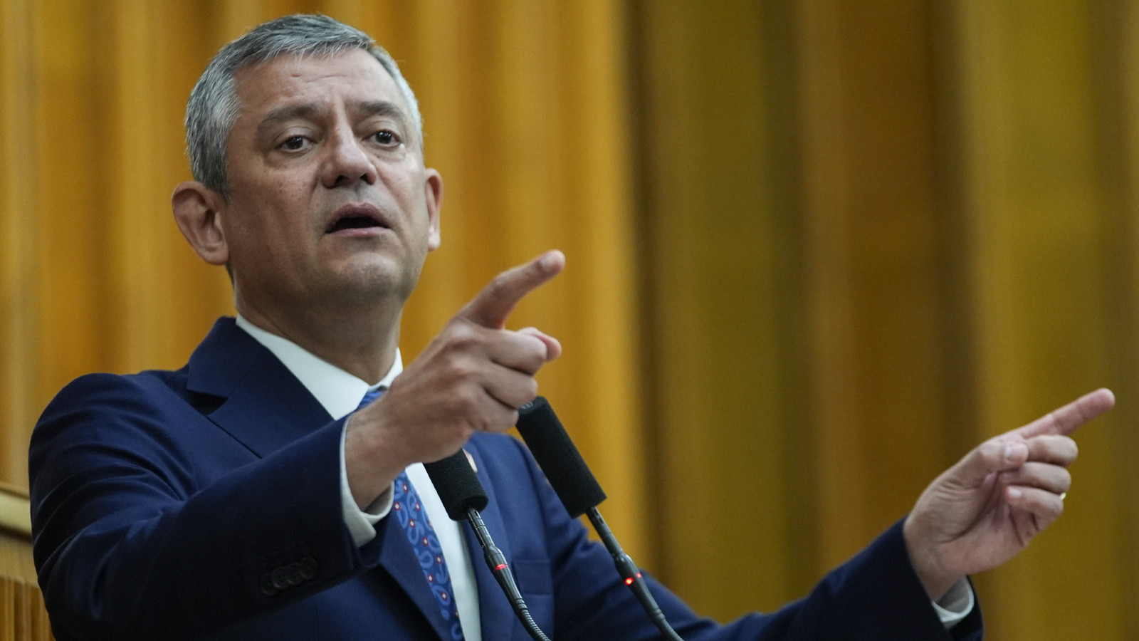 Özgür Özel'den Kurultay ve Yeni Parti Açıklamaları: Sokakta İki Farklı Ses