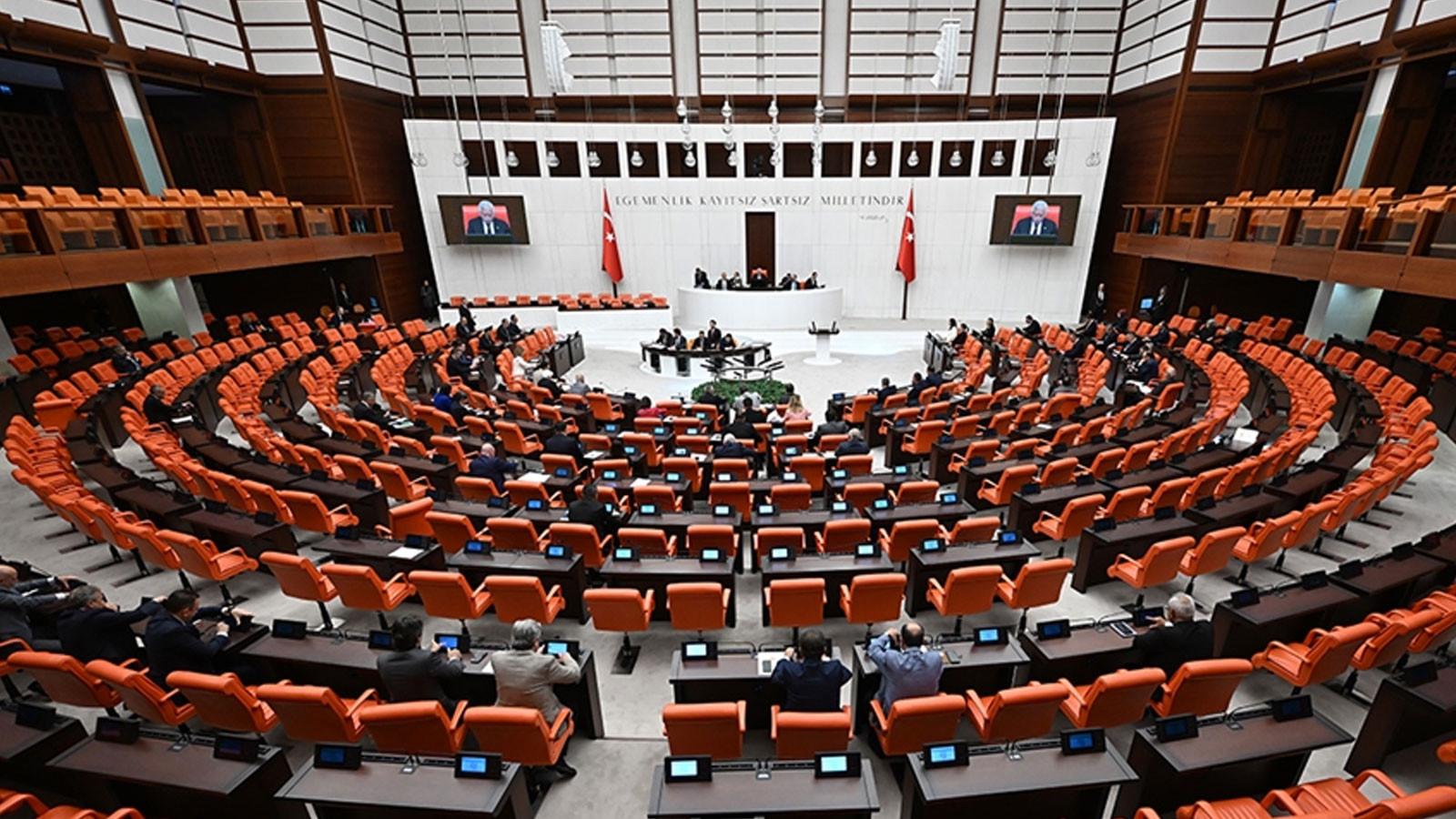 TBMM'nin çalışma süresi uzatıldı