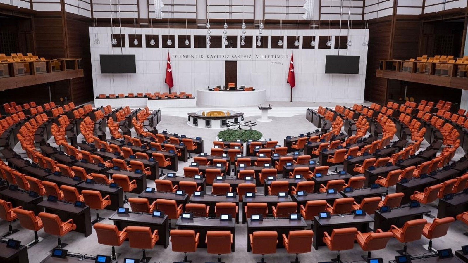Özgür Özel ve 11 Milletvekilinin Dokunulmazlık Dosyaları TBMM Gündeminde
