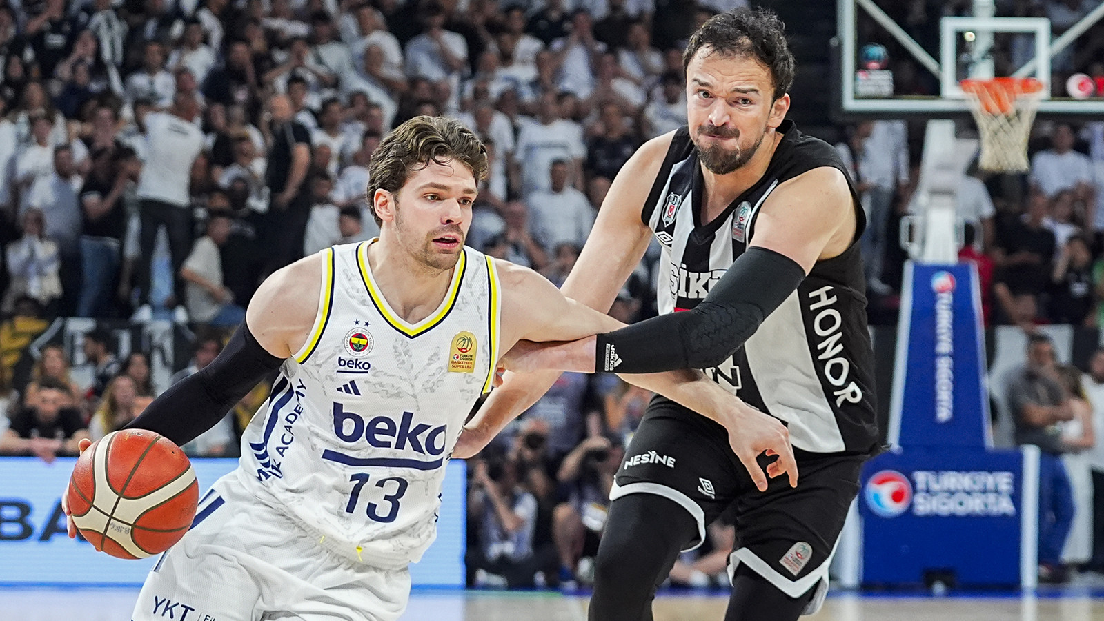 Fenerbahçe Beko, Basketbol Süper Ligi'nde şampiyonluğa bir adım uzakta