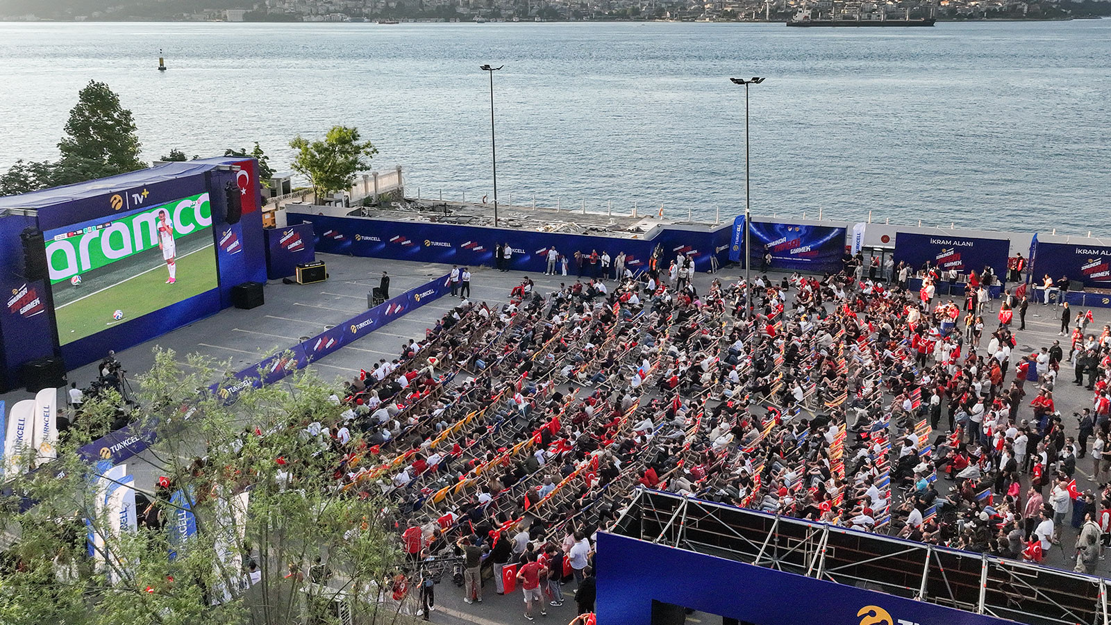 İstanbul'da A Milli Takım'a Destek Coşkusu