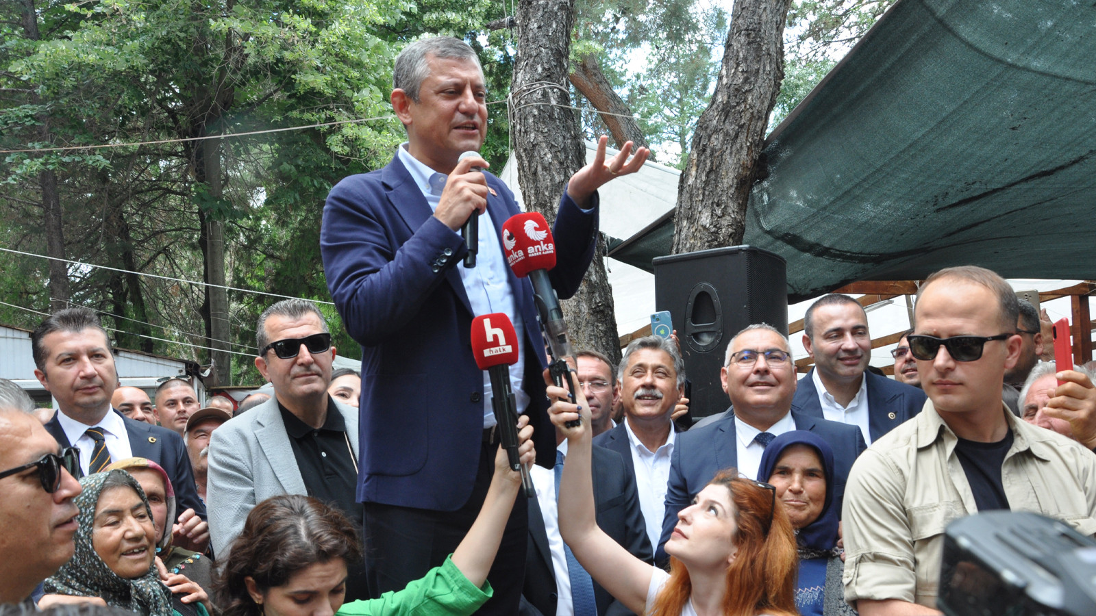 Özgür Özel: CHP'nin Kontrolünü Yeniden Sağlamak İçin Mücadele Ediyoruz
