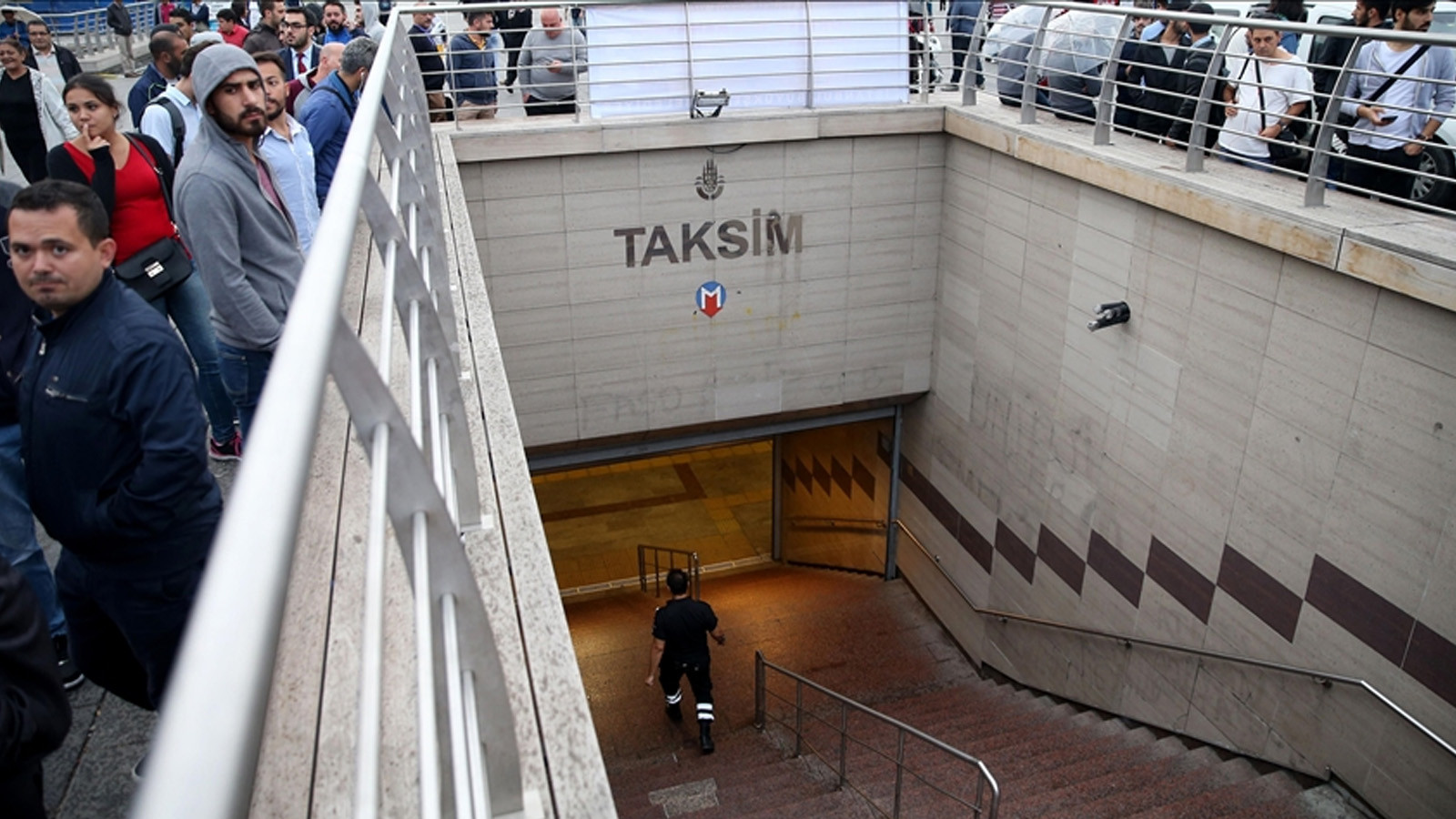 Taksim Metro İstasyonu ikinci bir duyuruya kadar kullanıma kapatıldı