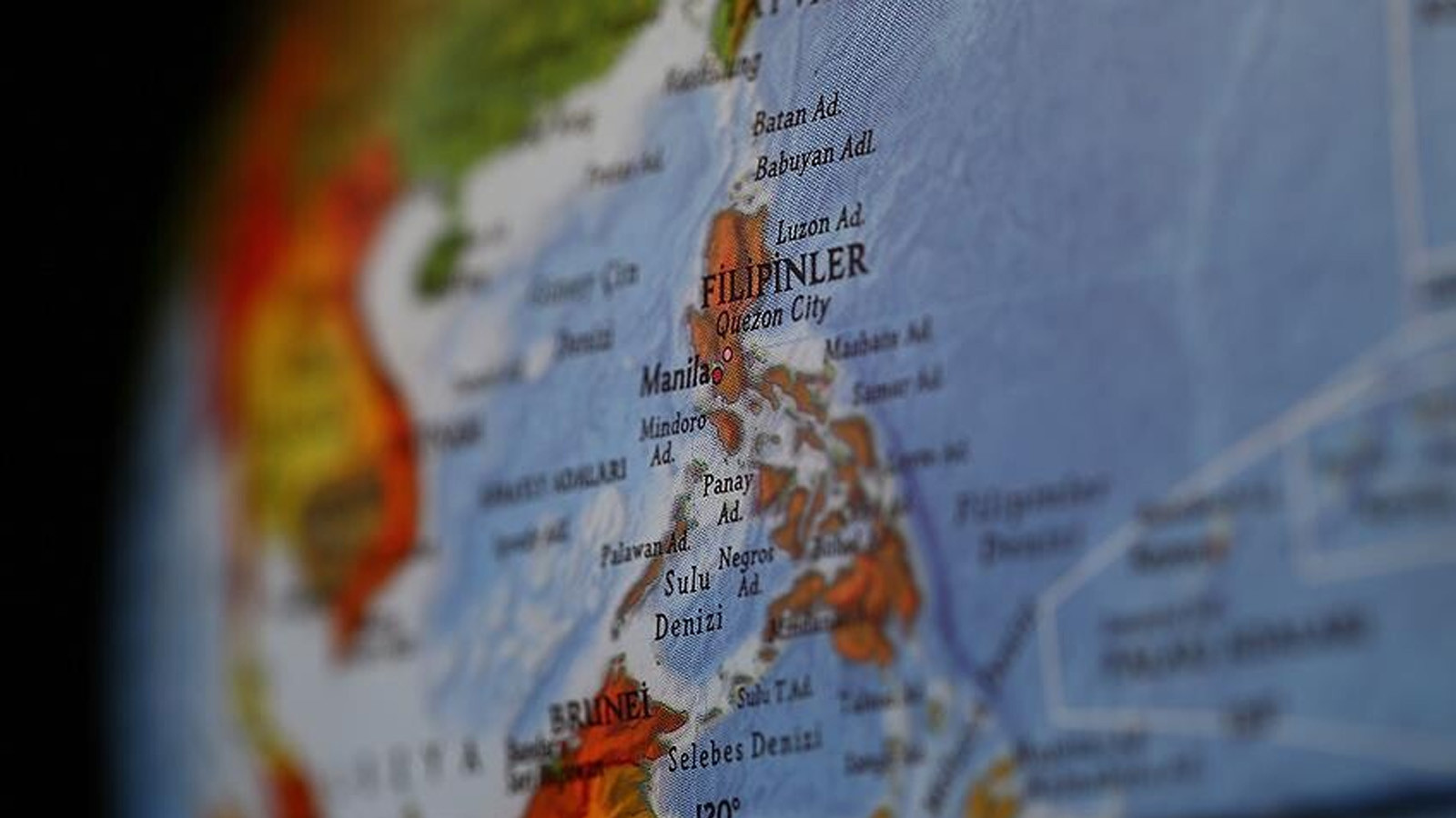 Filipinler'deki Liseye Silahlı Saldırı: Üç Öğrenci Hayatını Kaybetti