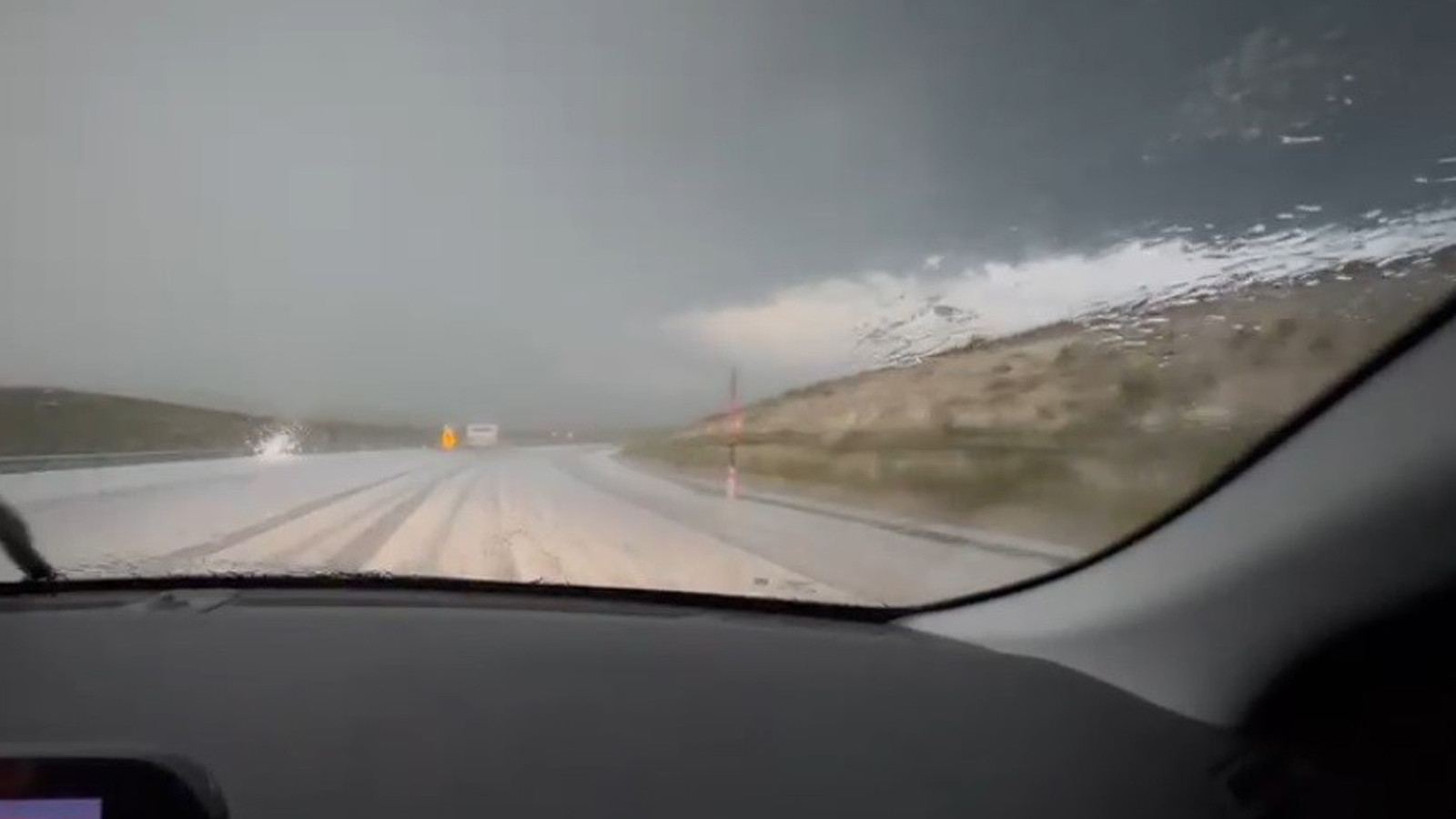 Meteoroloji Uyardı: Kars Beyaza Büründü