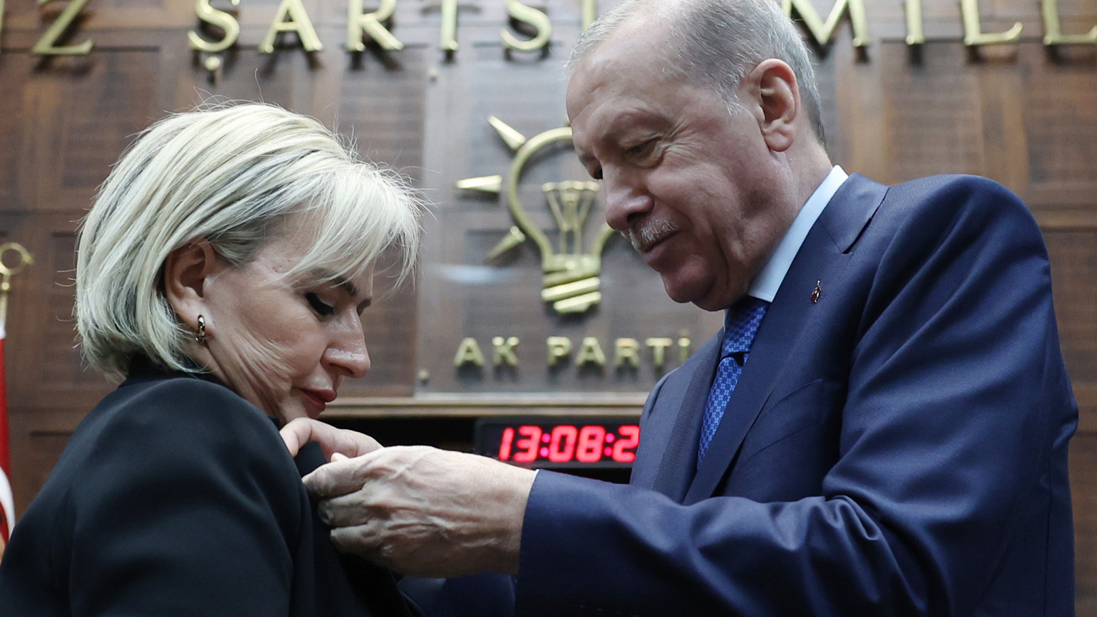 Nimet Özdemir AK Parti'ye Geçiş Yaptı