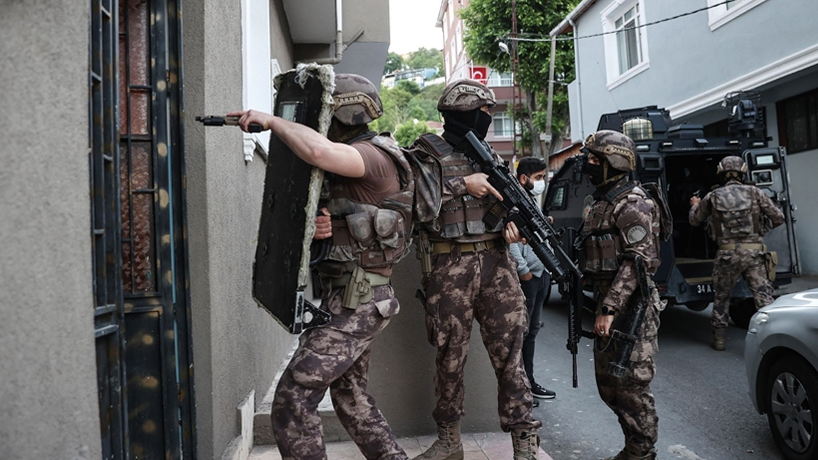 81 ilde organize suç operasyonu: 48 baskında 841 şüpheliye adli işlem