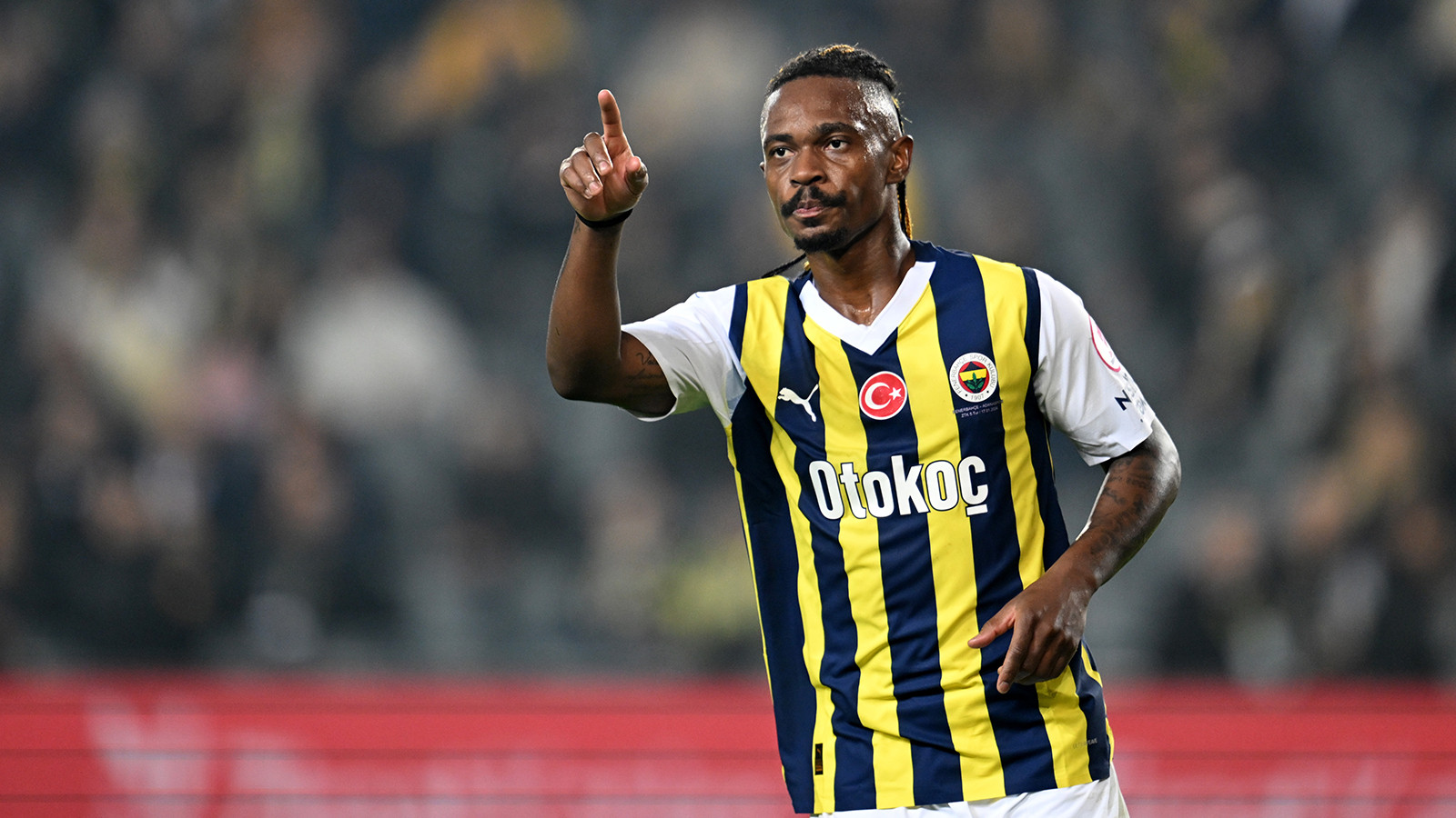 Bursaspor, eski Fenerbahçeli futbolcu Lincoln Henrique'yi kadrosuna kattı
