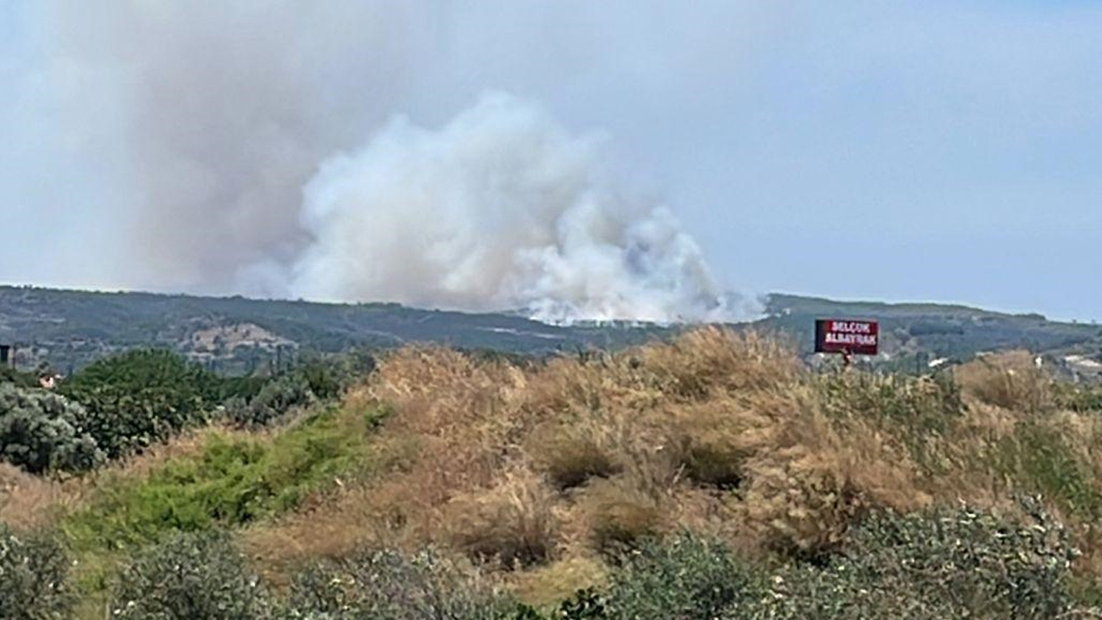 Çeşme'de Yangın Söndürme Çalışmaları Sürüyor