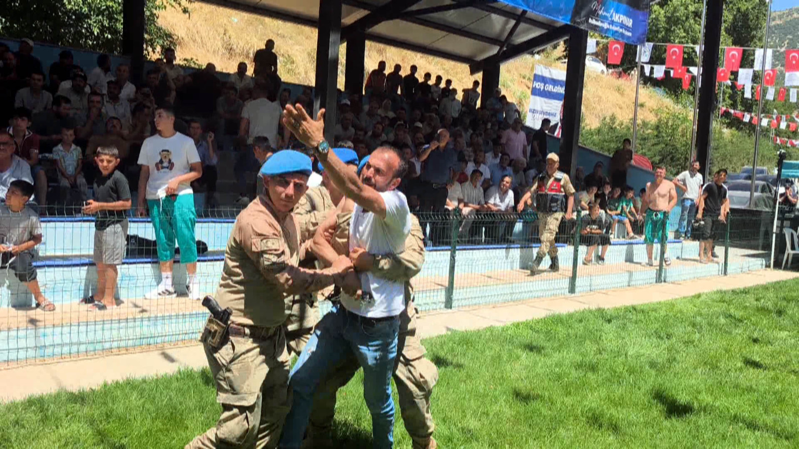 Kahramanmaraş Güreş Festivalinde Jandarma Müdahalesi