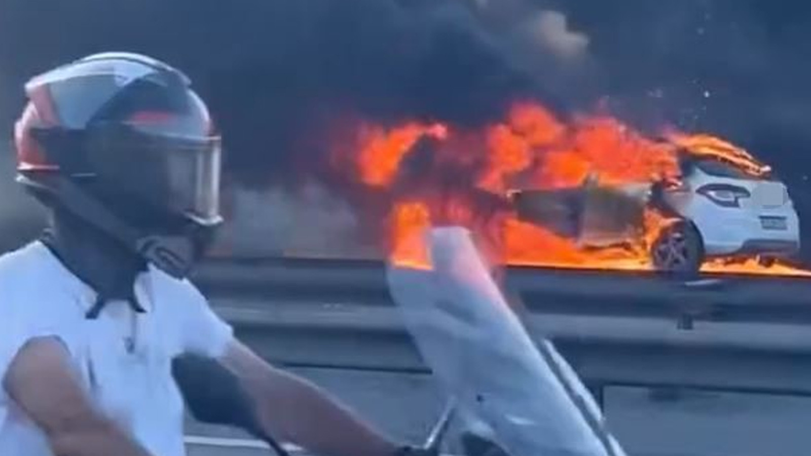 TEM Otoyolu’nda Seyir Halindeki Otomobil Yandı