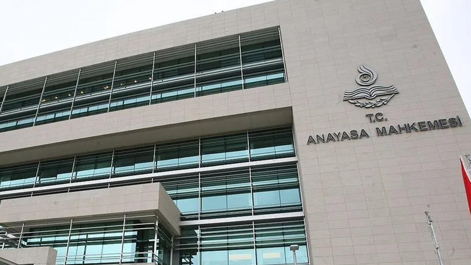 Anayasa Mahkemesi'nden Cinsiyet Değişikliği Düzenlemesine Onay